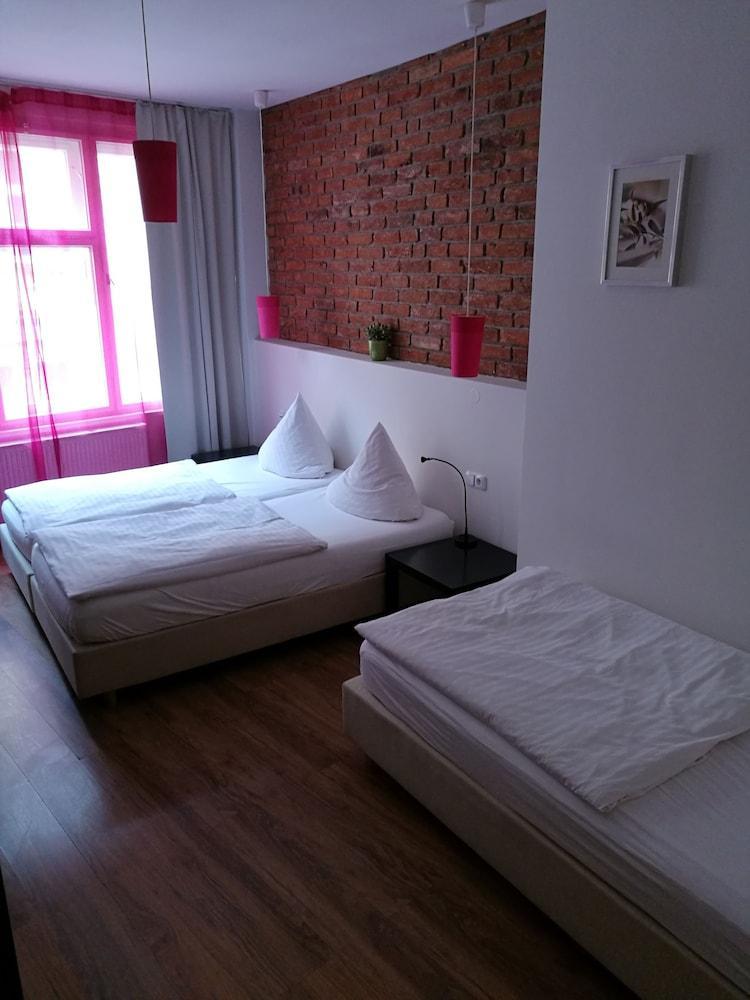 Hotel Purpur Прага Экстерьер фото