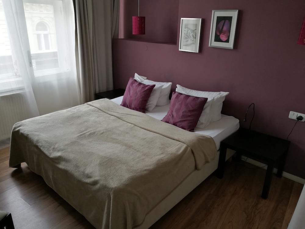 Hotel Purpur Прага Экстерьер фото