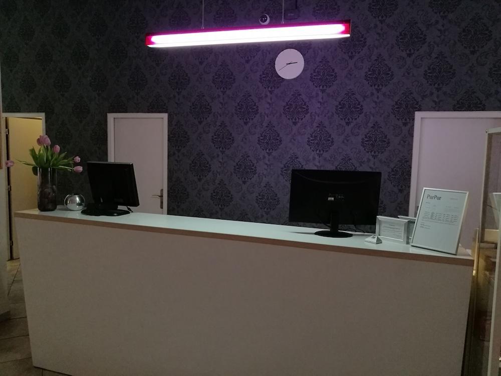 Hotel Purpur Прага Экстерьер фото