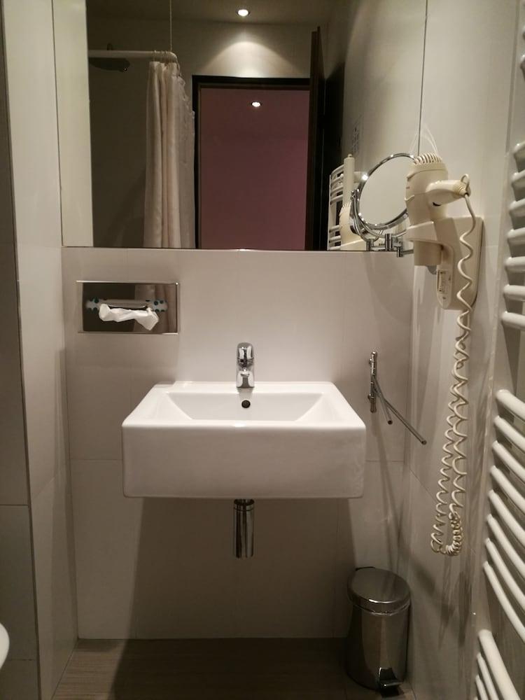 Hotel Purpur Прага Экстерьер фото