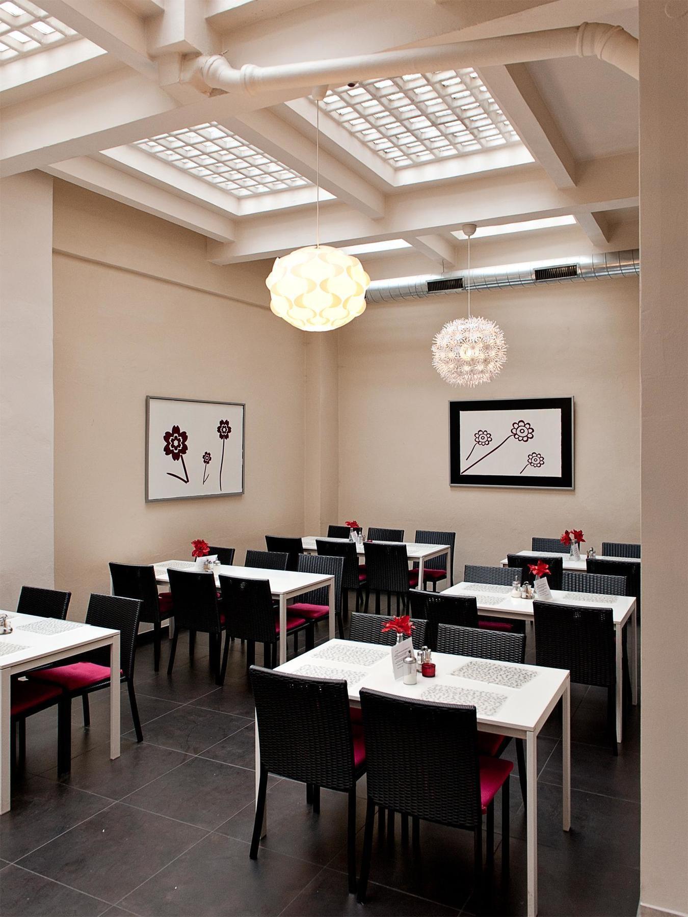 Hotel Purpur Прага Экстерьер фото