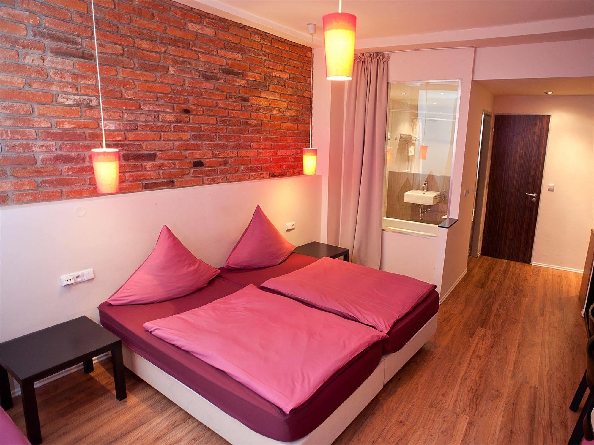 Hotel Purpur Прага Экстерьер фото