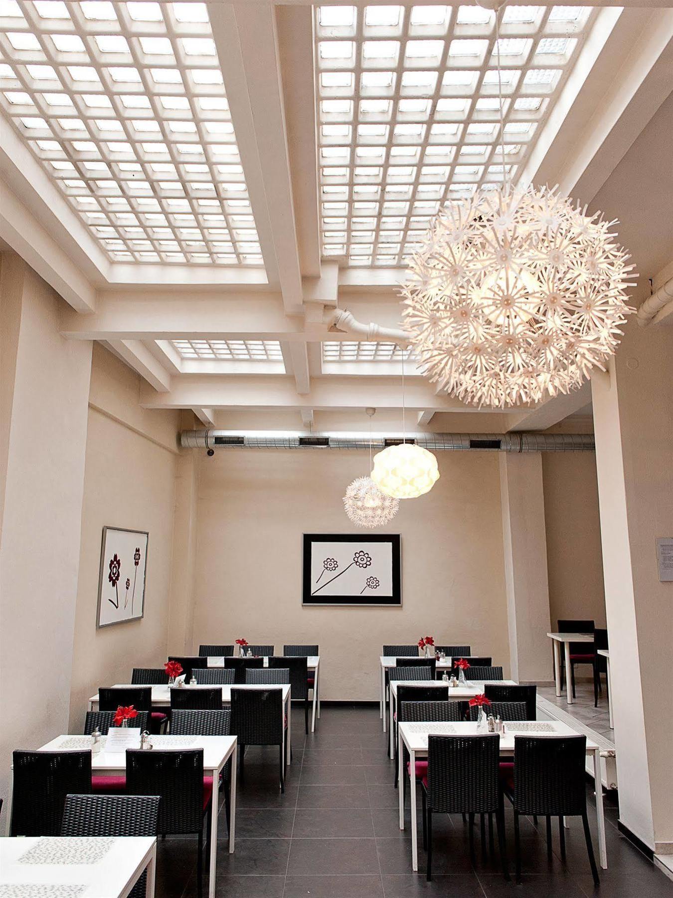 Hotel Purpur Прага Экстерьер фото