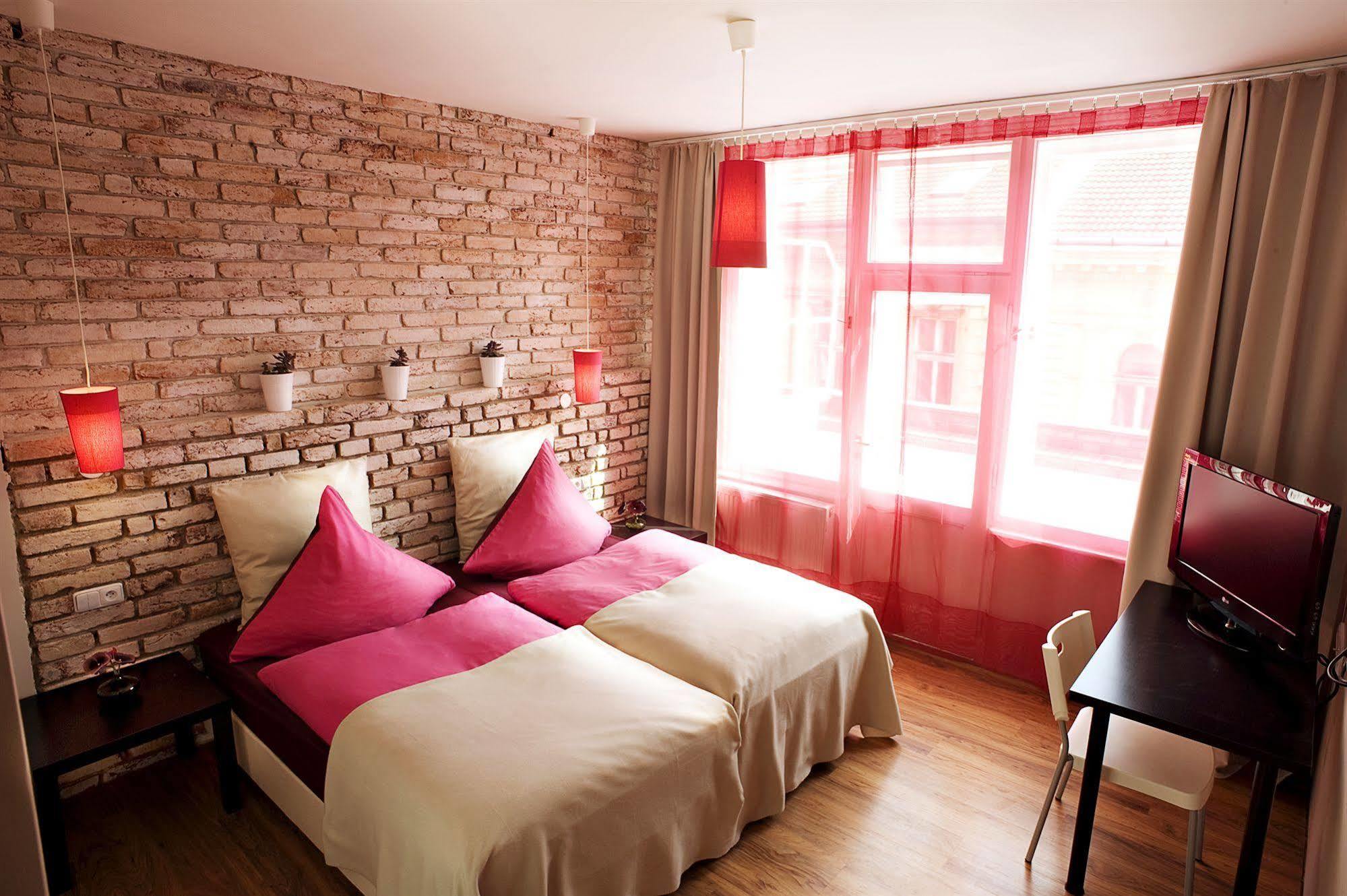 Hotel Purpur Прага Номер фото
