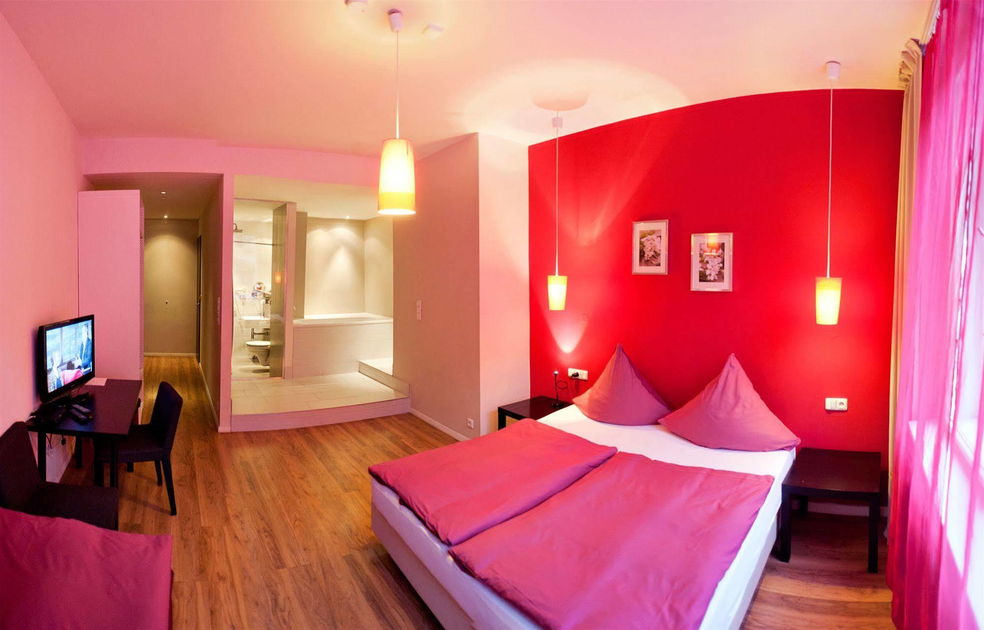 Hotel Purpur Прага Экстерьер фото