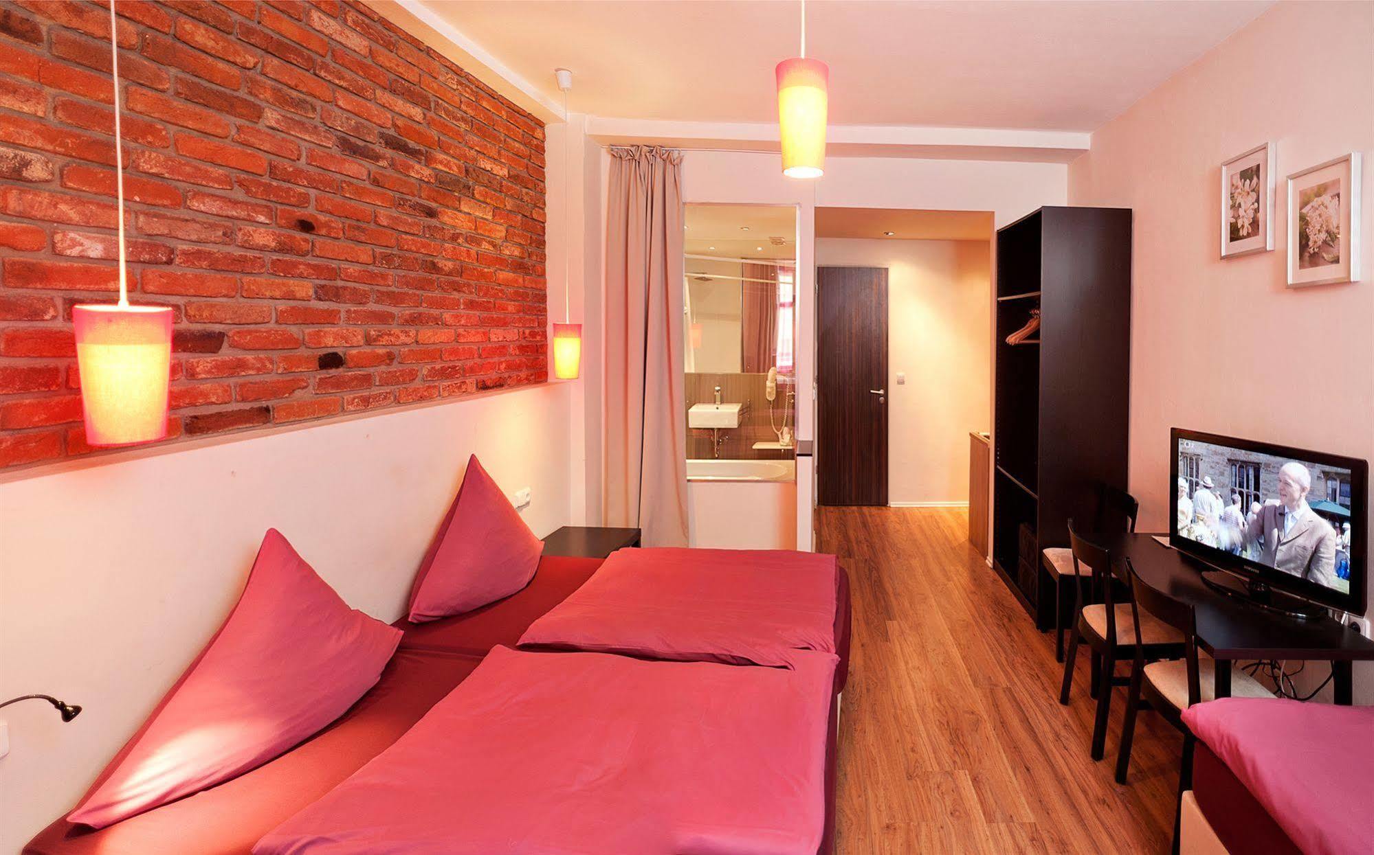 Hotel Purpur Прага Экстерьер фото