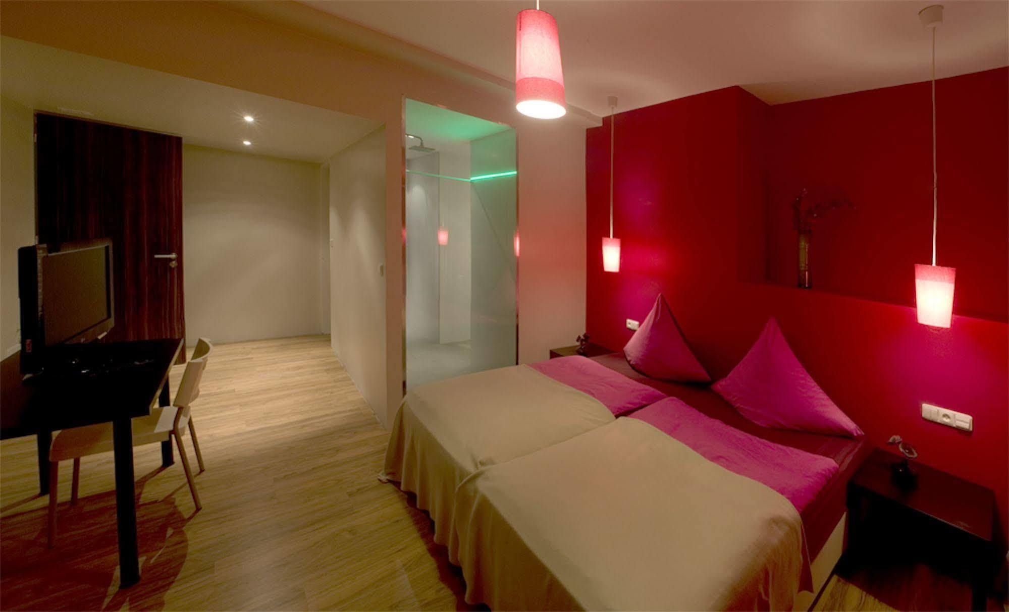 Hotel Purpur Прага Номер фото