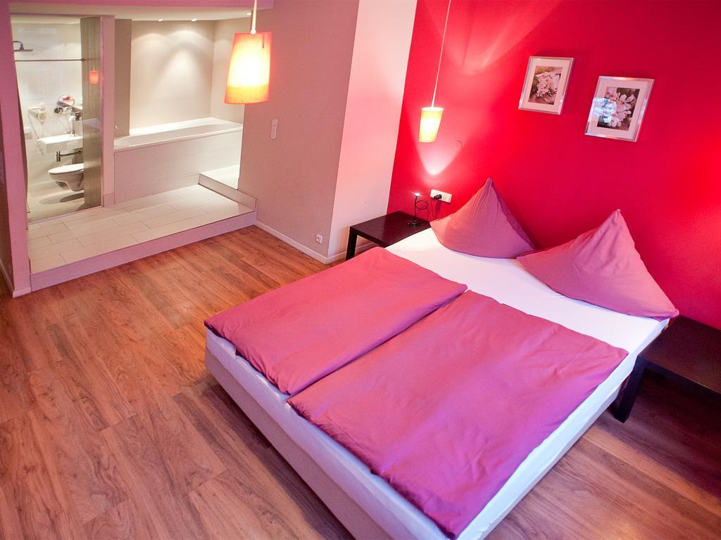 Hotel Purpur Прага Экстерьер фото