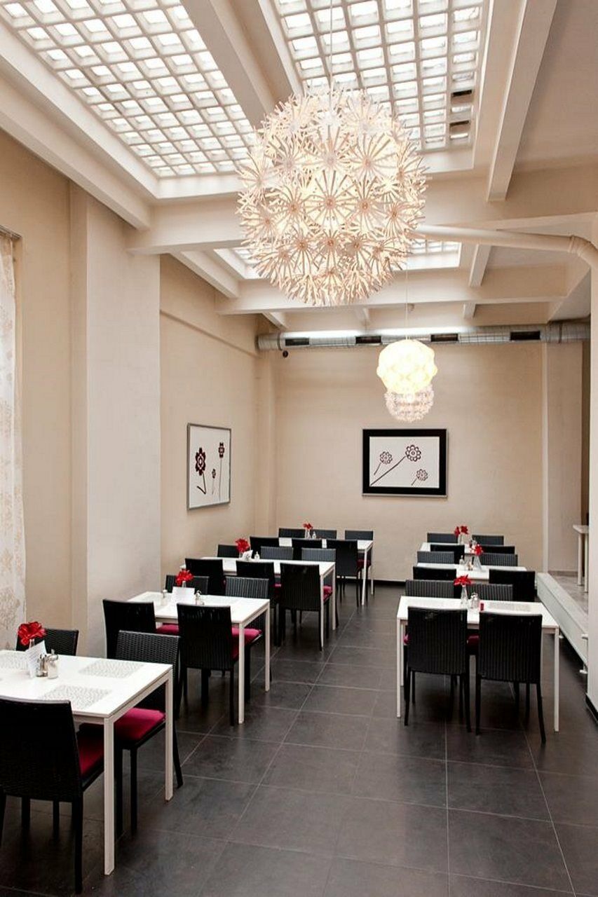Hotel Purpur Прага Экстерьер фото