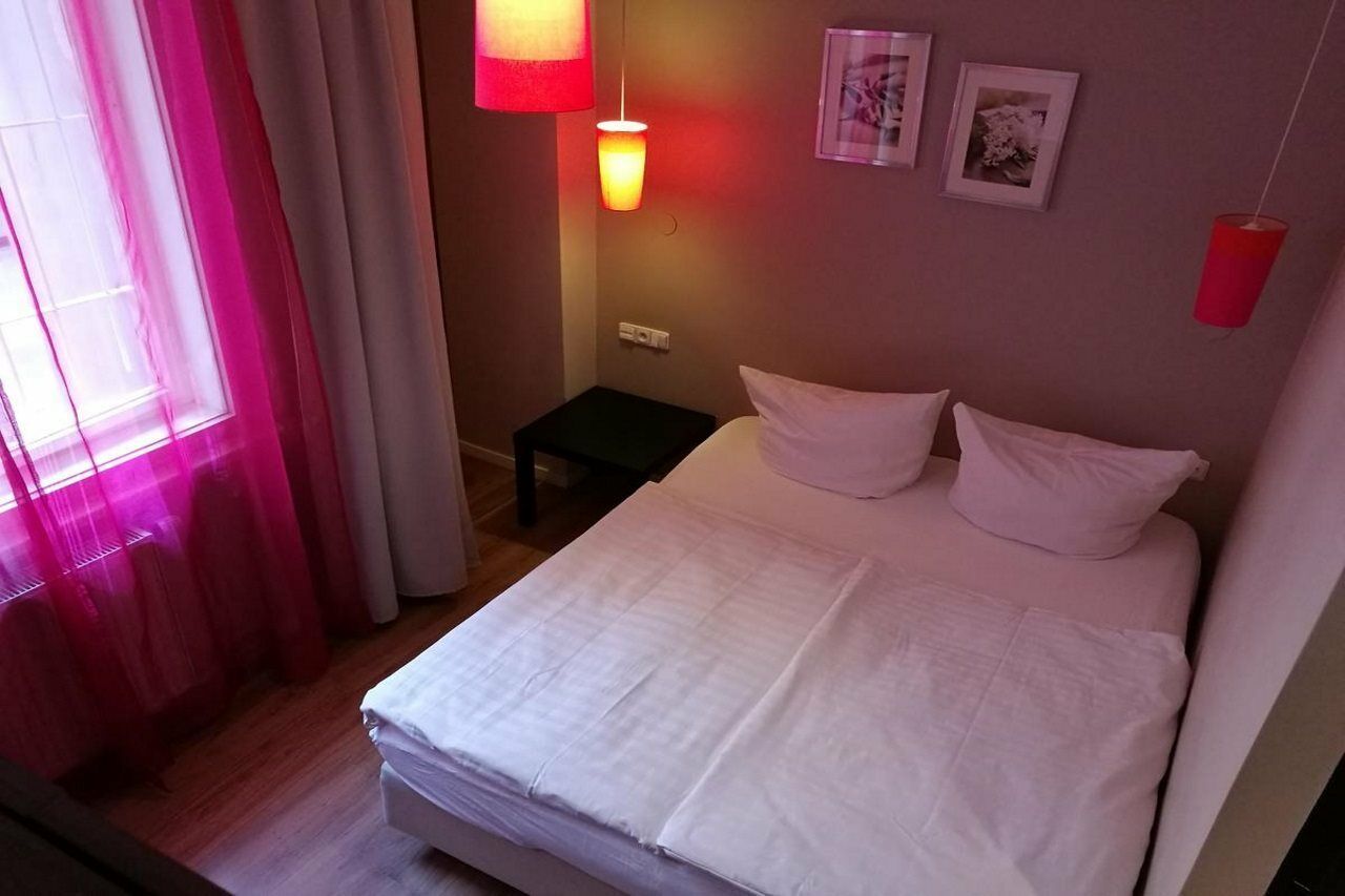 Hotel Purpur Прага Экстерьер фото